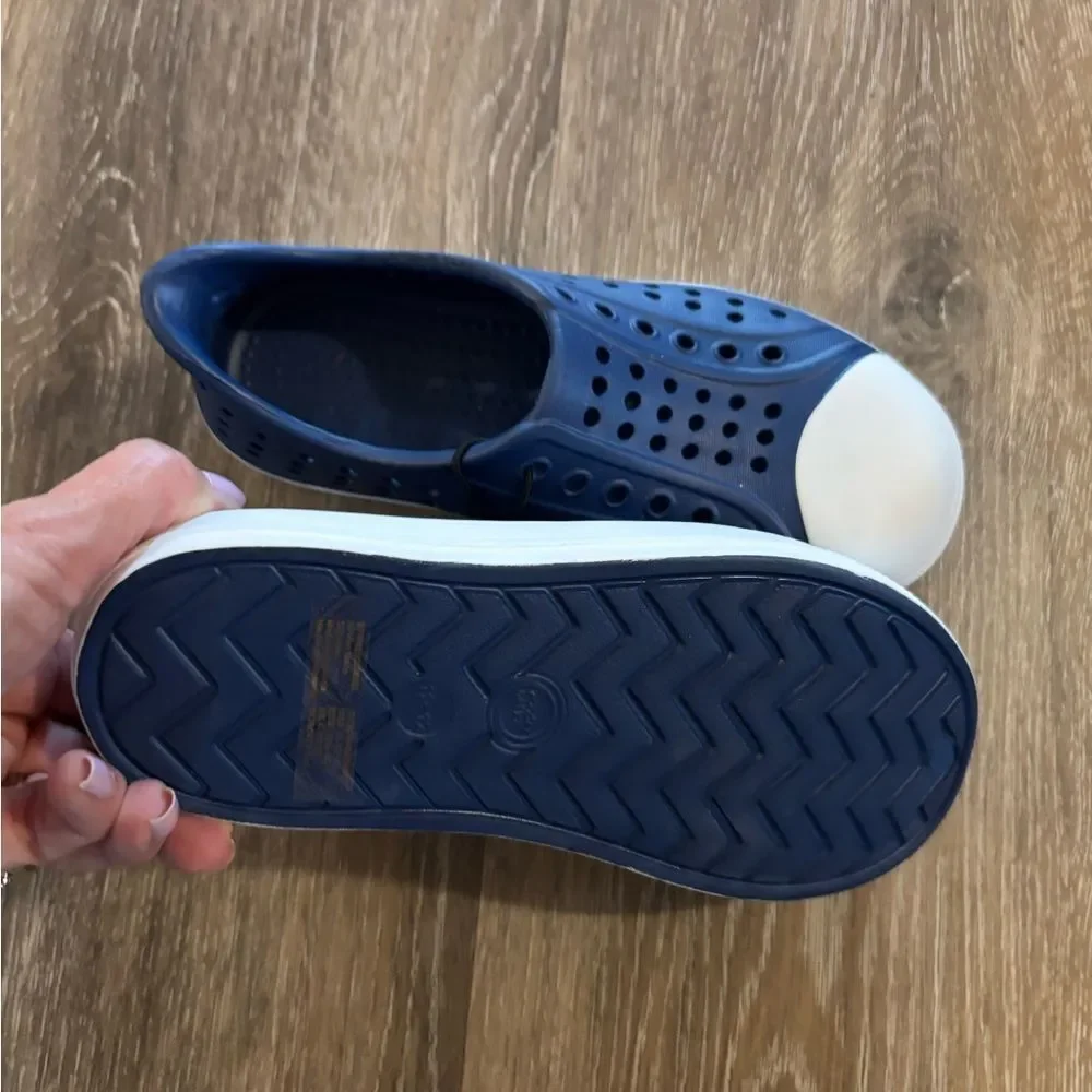 Boys Navy Blue and White Rubber Water Friendly Shoes Sz 11/12
